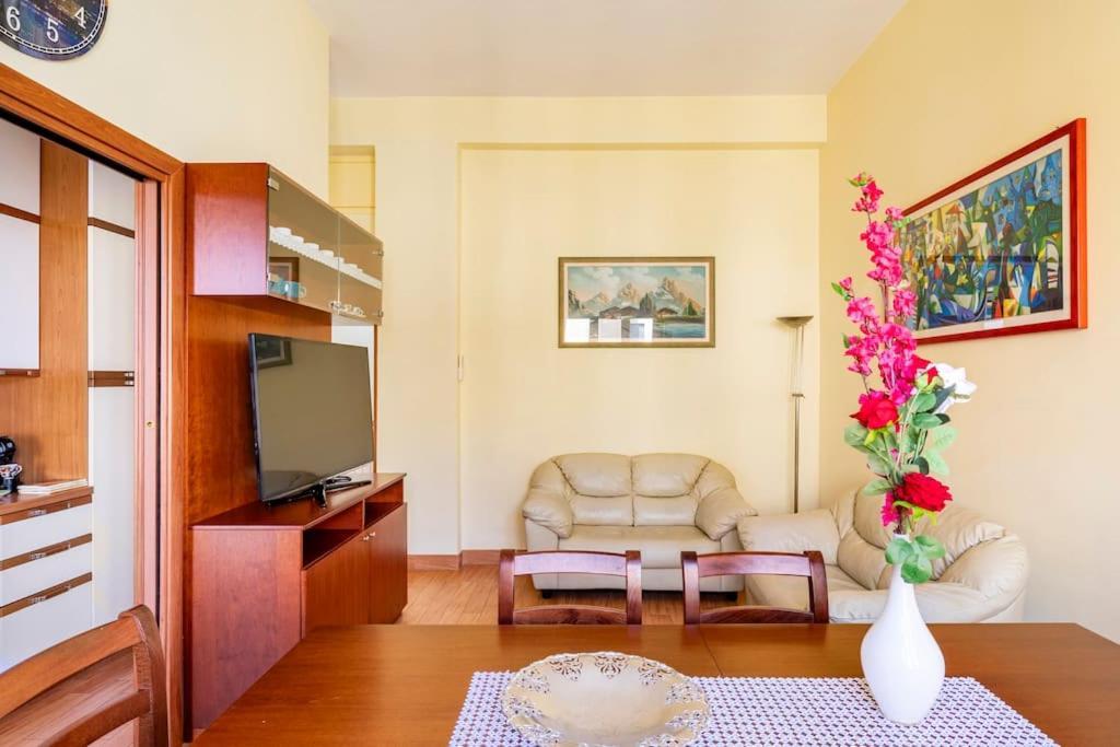 Casa Angelina Con 3 Camere Da Letto Roma Eksteriør bilde